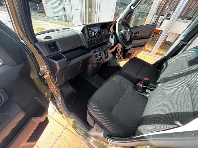 ハイゼットカーゴ デッキバンＧ　ワンオーナー　禁煙　スマートキー　両側スライドドア　前側パワーウィンドー　電動格納ドアミラー　ルーフコンソール　衝突被害軽減ブレーキ　クリアランスソナー　アイドリングストップ　エアコン　パワステ（35枚目）