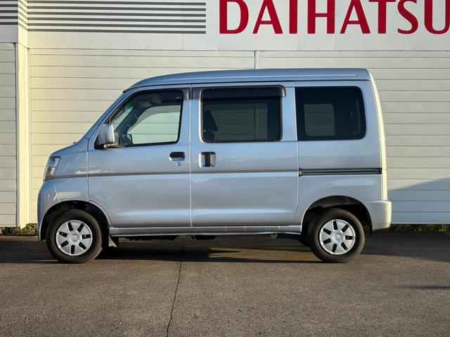 ハイゼットカーゴ クルーズ　１オーナー★禁煙車★キーレス★ＳＤナビ★ＣＤ／ＤＶＤ再生★Ｂｌｕｅｔｏｏｔｈ接続★パワーウィンドウ★エアコン★パワステ★リア２分割シート★電動格納ミラー★（5枚目）