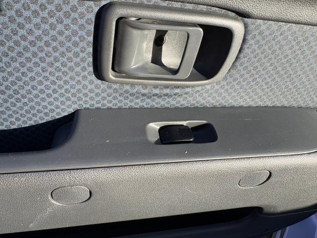 ハイゼットカーゴ クルーズ　１オーナー★禁煙車★キーレス★ＳＤナビ★ＣＤ／ＤＶＤ再生★Ｂｌｕｅｔｏｏｔｈ接続★パワーウィンドウ★エアコン★パワステ★リア２分割シート★電動格納ミラー★（25枚目）
