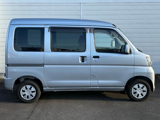 ハイゼットカーゴ クルーズ　１オーナー★禁煙車★キーレス★ＳＤナビ★ＣＤ／ＤＶＤ再生★Ｂｌｕｅｔｏｏｔｈ接続★パワーウィンドウ★エアコン★パワステ★リア２分割シート★電動格納ミラー★（48枚目）