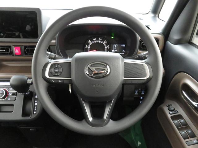 ハンドルにはステアリングオーディオスイッチを備えています。