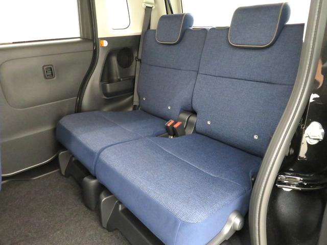 適度な弾力のあるクッション性に加え、広々とした足元スペースと大きく倒せるリクライニング機能を備えたリアシート。ゆったりとくつろげる、快適な座り心地が魅力です。