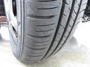 「165/60R15」サイズのタイヤが装着されています。