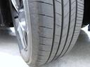 「235/55R19」サイズのタイヤが装着されています。