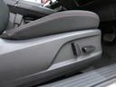 運転席にパワーシート機能を装備します。