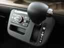 小ぶりなシフトレバーは、女性にも扱いやすい操作性を備えています。
