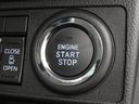 エンジンの始動・停止はワンタッチのプッシュボタン式。鍵を取り出す手間がなく、スマートに操作できます。