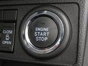 エンジンの始動・停止はワンタッチのプッシュボタン式。鍵を取り出す手間がなく、スマートに操作できます。
