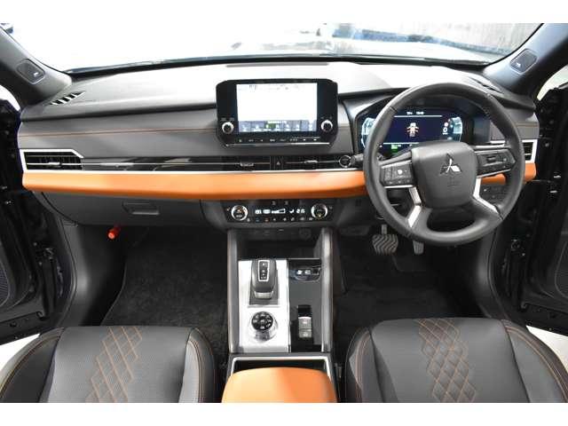 アウトランダーPHEV P スマホナビ TV 電動サンルーフ AC100V電源 E-アシスト シートヒータ バックモニター パワーリアゲート オートエアコン PWシート 寒冷地仕様 パーキングセンサー LEDヘッドランプ アルミ(3枚目)