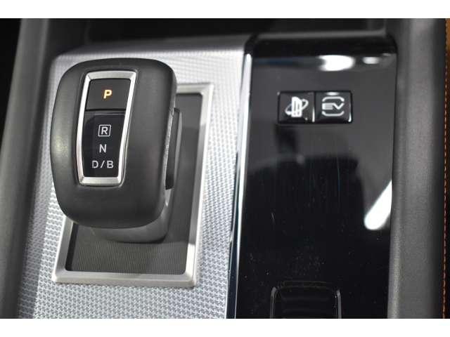 アウトランダーPHEV P スマホナビ TV 電動サンルーフ AC100V電源 E-アシスト シートヒータ バックモニター パワーリアゲート オートエアコン PWシート 寒冷地仕様 パーキングセンサー LEDヘッドランプ アルミ(11枚目)