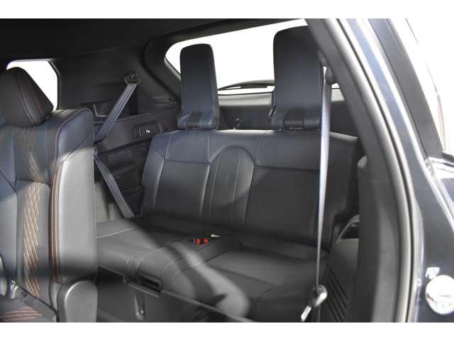 アウトランダーPHEV P スマホナビ TV 電動サンルーフ AC100V電源 E-アシスト シートヒータ バックモニター パワーリアゲート オートエアコン PWシート 寒冷地仕様 パーキングセンサー LEDヘッドランプ アルミ(14枚目)