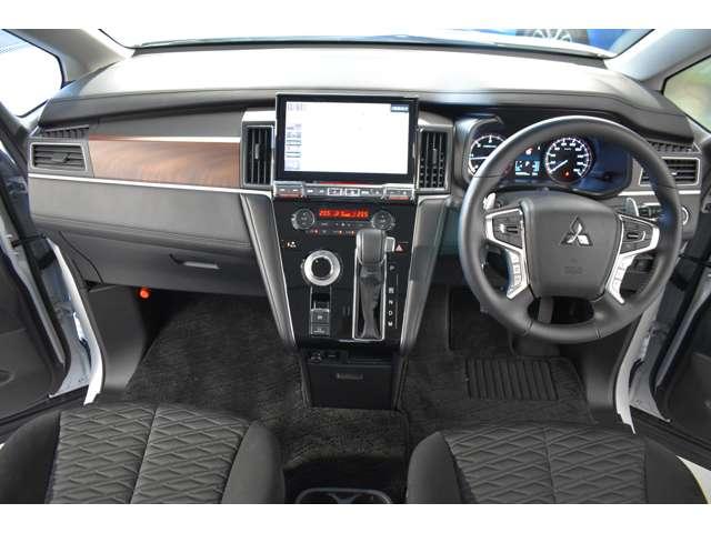 デリカD:5 G パワーパッケージ 弊社社有車 Mナビ TV Bカメラ 左右パワスラ パワートランク エコモード パワーシート ヒーター クルコン オートエアコン 4WD 3列シート キーレスエントリー ナビTV インテリキ ターボ(3枚目)