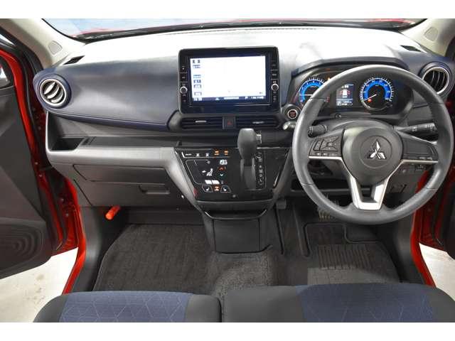 eKクロス T Mナビ 全方位カメラ 衝突被害軽減ブレーキ 前後ソナー 前席シートヒーター ナビTV インテリキー ターボ 盗難防止装置 Bカメラ ベンチシート ABS カーテンエアバック オートエアコン キーフリー(3枚目)