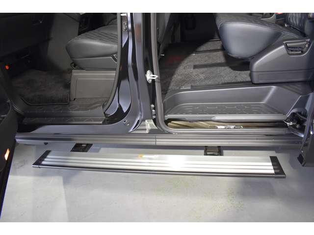 デリカD:5 ブラックエディション 弊社社有車 Mナビ TV Bカメラ 左右パワスラ オートクルーズコントロール 両側自動スライドドア パワーバックゲート LEDヘッドランプ 4WD 電動シート スマートキー シートヒーター(14枚目)