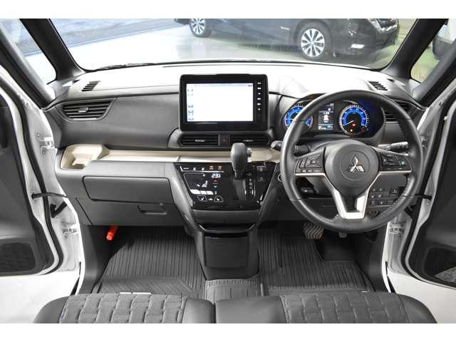 デリカミニ Ｇ　プレミアム　弊社社有車　Ｍナビ　ＴＶ　マイパイロット　バックモニター　サイドカメラ　フロントカメラ　ＬＥＤヘッドライト　４ＷＤ　クルーズコントロール　アルミホイール　シートヒーター　スマートキー　オートエアコン（4枚目）