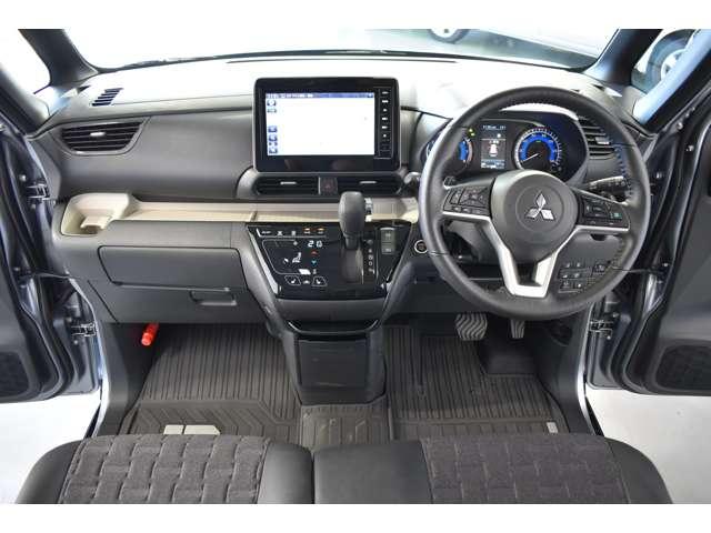 デリカミニ Ｔ　プレミアム　弊社社有車　Ｍナビ　ＴＶ　マイパイロット　フルセグＴＶ　ＬＥＤランプ　クルコン　キーレスエントリー　ＡＢＳ　エアバッグ　パワステ　ベンチシート　オートエアコン　ターボ車　フロントカメラ　バックカメラ（4枚目）