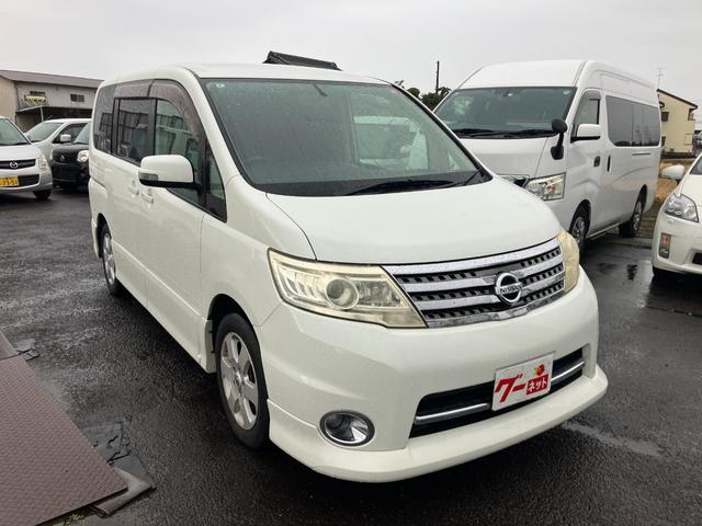 セレナ ハイウェイスター　Ｖエアロセレクション　純正ナビ　フルセグＴＶ　両側パワースライドドア　バックカメラ　インテリジェントキー　　８人乗り　３列シート（3枚目）