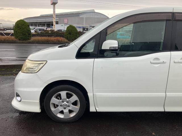 セレナ ハイウェイスター　Ｖエアロセレクション　純正ナビ　フルセグＴＶ　両側パワースライドドア　バックカメラ　インテリジェントキー　　８人乗り　３列シート（10枚目）