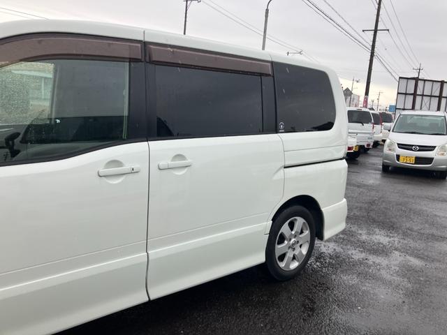 セレナ ハイウェイスター　Ｖエアロセレクション　純正ナビ　フルセグＴＶ　両側パワースライドドア　バックカメラ　インテリジェントキー　　８人乗り　３列シート（11枚目）