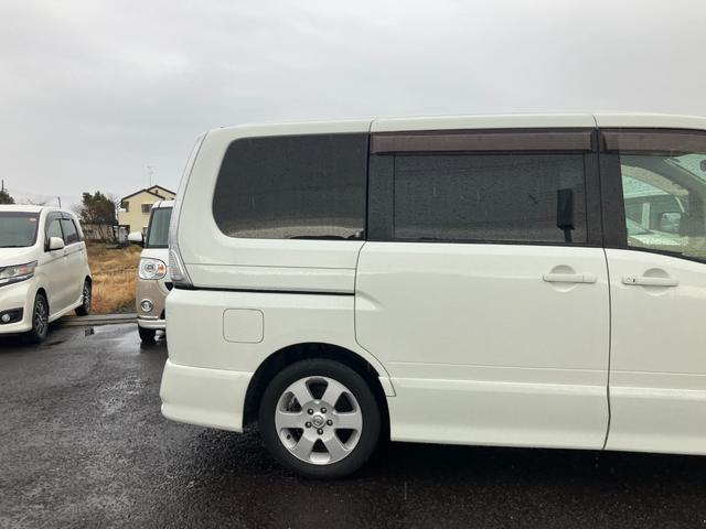 セレナ ハイウェイスター　Ｖエアロセレクション　純正ナビ　フルセグＴＶ　両側パワースライドドア　バックカメラ　インテリジェントキー　　８人乗り　３列シート（14枚目）