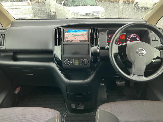 セレナ ハイウェイスター　Ｖエアロセレクション　純正ナビ　フルセグＴＶ　両側パワースライドドア　バックカメラ　インテリジェントキー　　８人乗り　３列シート（29枚目）