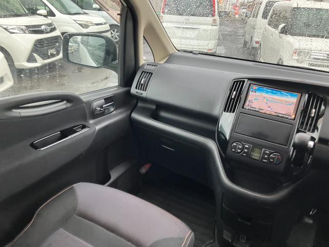 セレナ ハイウェイスター　Ｖエアロセレクション　純正ナビ　フルセグＴＶ　両側パワースライドドア　バックカメラ　インテリジェントキー　　８人乗り　３列シート（31枚目）