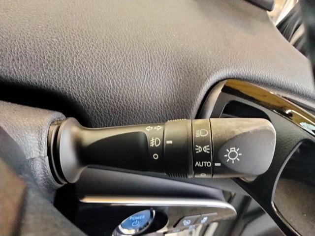 プリウス Ａツーリングセレクション　純正９インチナビ　Ｂｌｕｅｔｏｏｔｈ　フルセグＴＶ　Ｂカメラ　モデリスタフルエアロ　ＴＳＳ　ＩＣＳ　ＢＳＭ　ＨＵＤ　アダプティブクルーズコントロール　黒革シート　シートヒーター　ＬＥＤヘッドライト（35枚目）