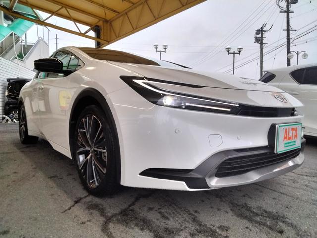 プリウス Ｇ　純正ＤＡ　コネクデットナビ　ＴＳＳ　ＢＳＭ　安心降車アシスト　ＲＣＴＡ　Ｂｌｕｅｔｏｏｔｈ　ＴＶ　アダプティブクルーズコントロール　ＰＫＳＢ　Ｂカメラ　純正１９インチＡＷ　ＬＥＤ　ＥＴＣ　衝突軽減（3枚目）