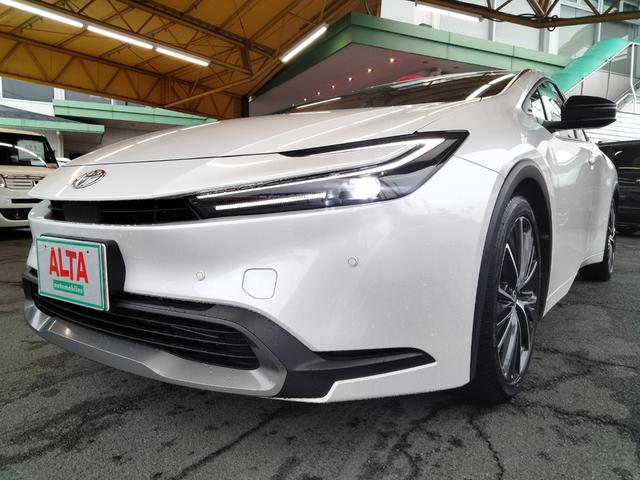 プリウス Ｇ　純正ＤＡ　コネクデットナビ　ＴＳＳ　ＢＳＭ　安心降車アシスト　ＲＣＴＡ　Ｂｌｕｅｔｏｏｔｈ　ＴＶ　アダプティブクルーズコントロール　ＰＫＳＢ　Ｂカメラ　純正１９インチＡＷ　ＬＥＤ　ＥＴＣ　衝突軽減（4枚目）