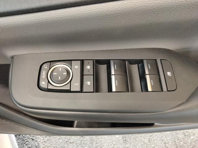 プリウス Ｇ　純正ＤＡ　コネクデットナビ　ＴＳＳ　ＢＳＭ　安心降車アシスト　ＲＣＴＡ　Ｂｌｕｅｔｏｏｔｈ　ＴＶ　アダプティブクルーズコントロール　ＰＫＳＢ　Ｂカメラ　純正１９インチＡＷ　ＬＥＤ　ＥＴＣ　衝突軽減（41枚目）