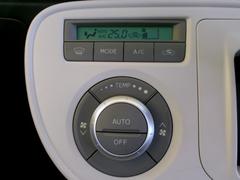 室内の空調はオートエアコンにお任せ下さい♪便利です♪快適ドライブには欠かせない装備です！ 7