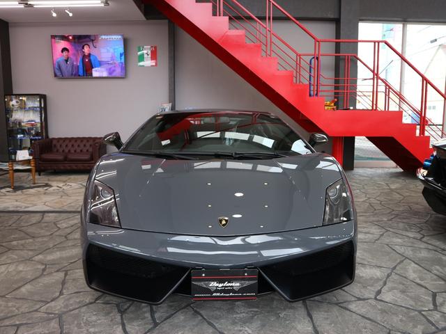 ガヤルド LP570-4スーパーレジェーラ eギア 4WD 1オーナー車 正規ディーラー車 後期モデル OPカラー 第三者機関AIS(5/A/A) D整備記録簿・保証書・ブック類・スペアキー フルオリジナル車輛 (GRIGIO TELESTO)(2枚目)