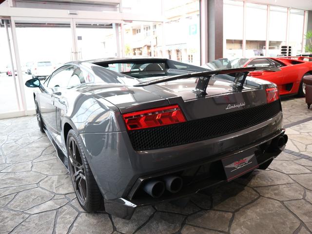 ガヤルド LP570-4スーパーレジェーラ eギア 4WD 1オーナー車 正規ディーラー車 後期モデル OPカラー 第三者機関AIS(5/A/A) D整備記録簿・保証書・ブック類・スペアキー フルオリジナル車輛 (GRIGIO TELESTO)(8枚目)