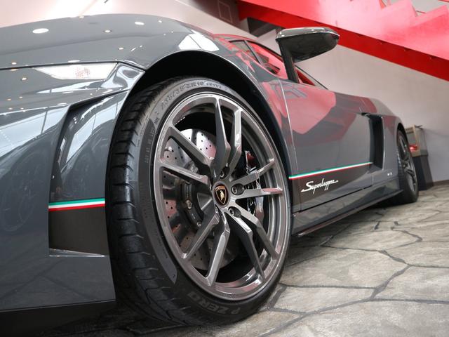 ガヤルド LP570-4スーパーレジェーラ eギア 4WD 1オーナー車 正規ディーラー車 後期モデル OPカラー 第三者機関AIS(5/A/A) D整備記録簿・保証書・ブック類・スペアキー フルオリジナル車輛 (GRIGIO TELESTO)(12枚目)