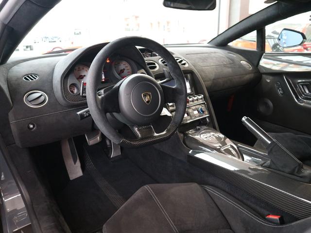 ガヤルド LP570-4スーパーレジェーラ eギア 4WD 1オーナー車 正規ディーラー車 後期モデル OPカラー 第三者機関AIS(5/A/A) D整備記録簿・保証書・ブック類・スペアキー フルオリジナル車輛 (GRIGIO TELESTO)(16枚目)