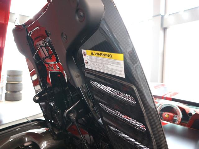F8スパイダー F1 DCT レーシングシート(トリコロールstripe) ワンオーナー車/フルディーラー整備記録簿/OP1000オーバー/フルボディステルスPPF施工/内外装EGカーボン/LEDハンドル/ダイヤモンドカット鍛造20AW(チタンボルト)/Fリフター(21枚目)