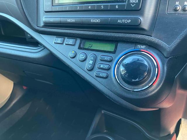 アクア G ETC アルミホイール オートライト スマートキー 電動格納ミラー シートヒーター CVT 衝突安全ボディ ABS ESC CD ミュージックプレイヤー接続可 エアコン パワーステアリング(5枚目)