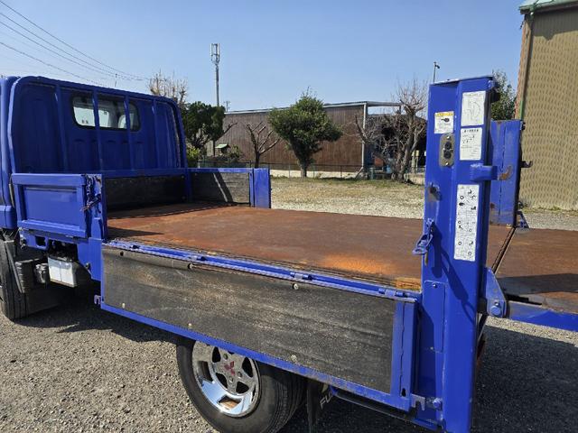 キャンター 　カスタム　３ｔ　パワーゲート　ディーゼルターボ　５ＭＴ　クラッチペダル　キーレス　最大積載量３０００ＫＧ　パワーゲート８００ＫＧ　メッキパーツ　エアコン　電動格納ミラー（28枚目）
