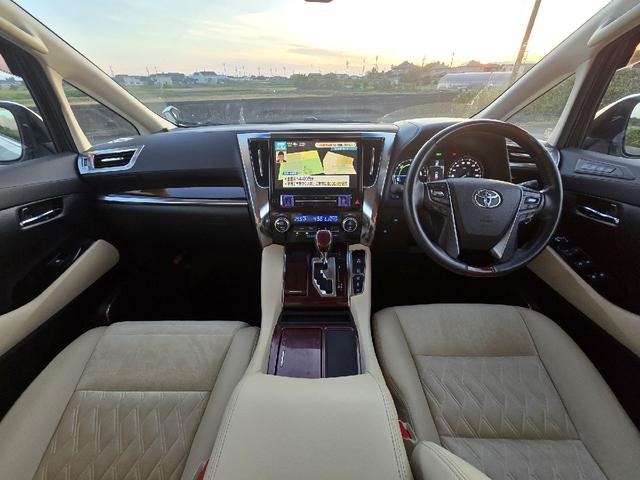 アルファードハイブリッド Ｇ　フルモデリスタエアロ　レーダークルーズコントロール　プリクラッシュセーフティ　ＡＬＰＩＮＥフリップダウンモニター　両側パワースライドドア　前後シーケンシャルウィンカー　パワートランク　フルセグテレビ（12枚目）