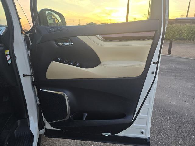 アルファードハイブリッド Ｇ　フルモデリスタエアロ　レーダークルーズコントロール　プリクラッシュセーフティ　ＡＬＰＩＮＥフリップダウンモニター　両側パワースライドドア　前後シーケンシャルウィンカー　パワートランク　フルセグテレビ（59枚目）