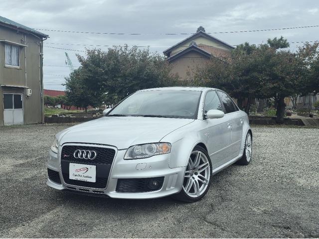 ＲＳ４ 　左ハンドル　６速マニュアル　サンルーフ　カーボンインテリア　スーパースプリントマフラー　記録簿　スペアキー　ナビ　バックカメラ　プッシュスタート　レザースポーツシート（4枚目）