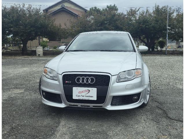 ＲＳ４ 　左ハンドル　６速マニュアル　サンルーフ　カーボンインテリア　スーパースプリントマフラー　記録簿　スペアキー　ナビ　バックカメラ　プッシュスタート　レザースポーツシート（5枚目）