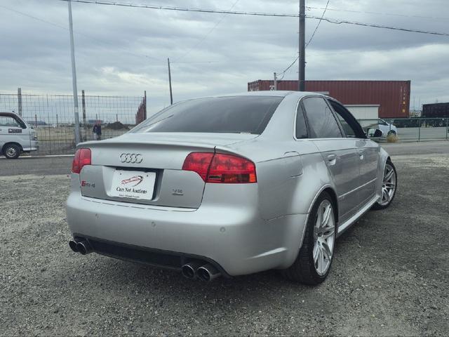 ＲＳ４ 　左ハンドル　６速マニュアル　サンルーフ　カーボンインテリア　スーパースプリントマフラー　記録簿　スペアキー　ナビ　バックカメラ　プッシュスタート　レザースポーツシート（8枚目）