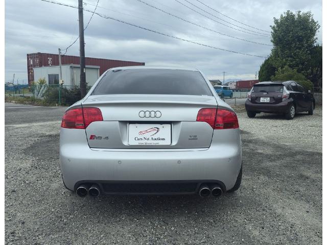 ＲＳ４ 　左ハンドル　６速マニュアル　サンルーフ　カーボンインテリア　スーパースプリントマフラー　記録簿　スペアキー　ナビ　バックカメラ　プッシュスタート　レザースポーツシート（9枚目）