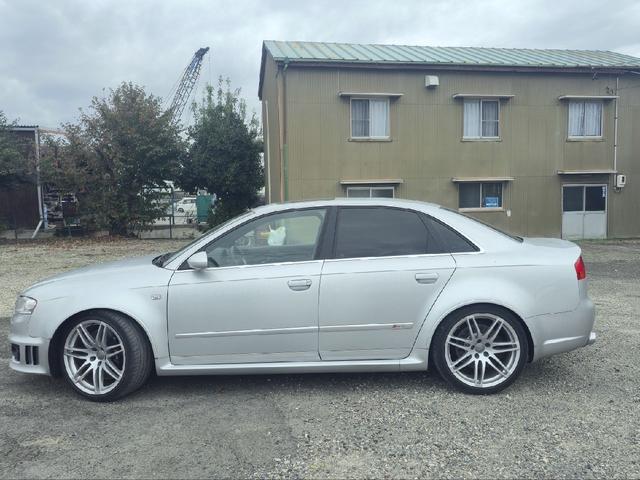 ＲＳ４ 　左ハンドル　６速マニュアル　サンルーフ　カーボンインテリア　スーパースプリントマフラー　記録簿　スペアキー　ナビ　バックカメラ　プッシュスタート　レザースポーツシート（11枚目）