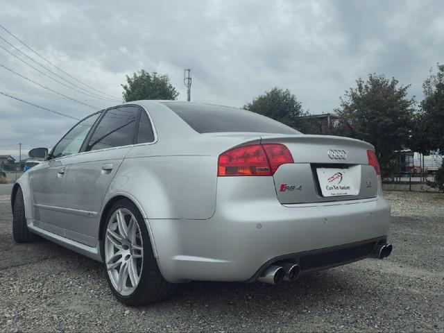 ＲＳ４ 　左ハンドル　６速マニュアル　サンルーフ　カーボンインテリア　スーパースプリントマフラー　記録簿　スペアキー　ナビ　バックカメラ　プッシュスタート　レザースポーツシート（12枚目）