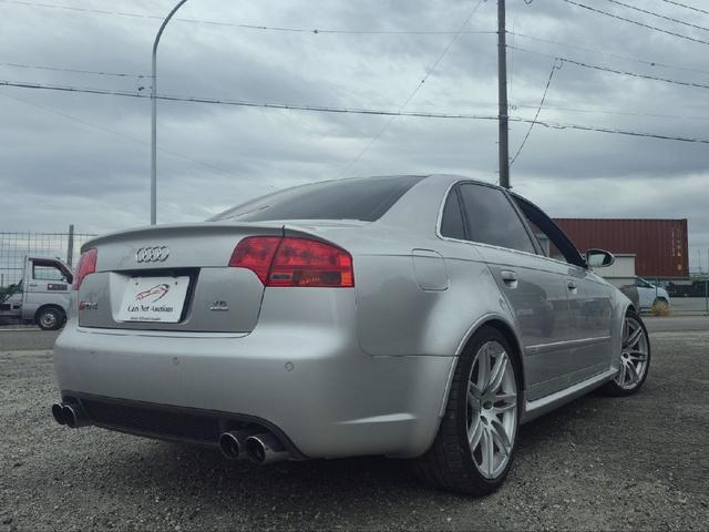 ＲＳ４ 　左ハンドル　６速マニュアル　サンルーフ　カーボンインテリア　スーパースプリントマフラー　記録簿　スペアキー　ナビ　バックカメラ　プッシュスタート　レザースポーツシート（14枚目）