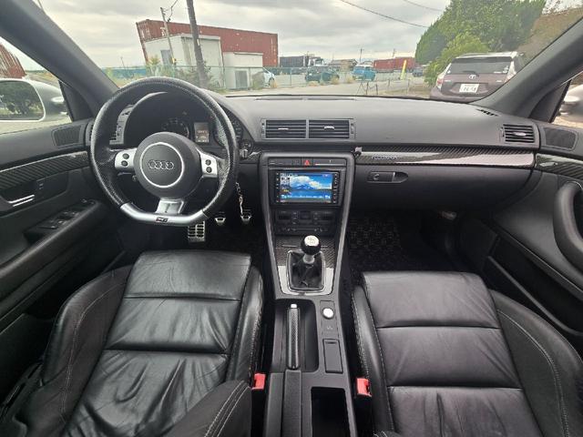 ＲＳ４ 　左ハンドル　６速マニュアル　サンルーフ　カーボンインテリア　スーパースプリントマフラー　記録簿　スペアキー　ナビ　バックカメラ　プッシュスタート　レザースポーツシート（15枚目）