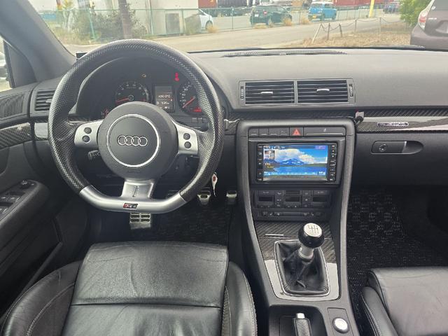 ＲＳ４ 　左ハンドル　６速マニュアル　サンルーフ　カーボンインテリア　スーパースプリントマフラー　記録簿　スペアキー　ナビ　バックカメラ　プッシュスタート　レザースポーツシート（16枚目）