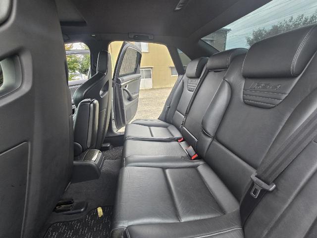 ＲＳ４ 　左ハンドル　６速マニュアル　サンルーフ　カーボンインテリア　スーパースプリントマフラー　記録簿　スペアキー　ナビ　バックカメラ　プッシュスタート　レザースポーツシート（20枚目）